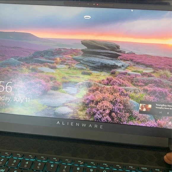 Alienware M15 R7 (charger included)